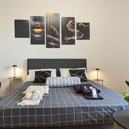 Room With Free Parking 15 Minutes Walk From Arena Verona Bagian luar foto